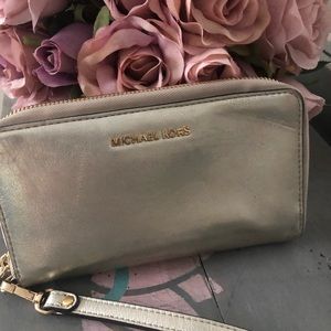 Michael Kors Smartphone Wristlet